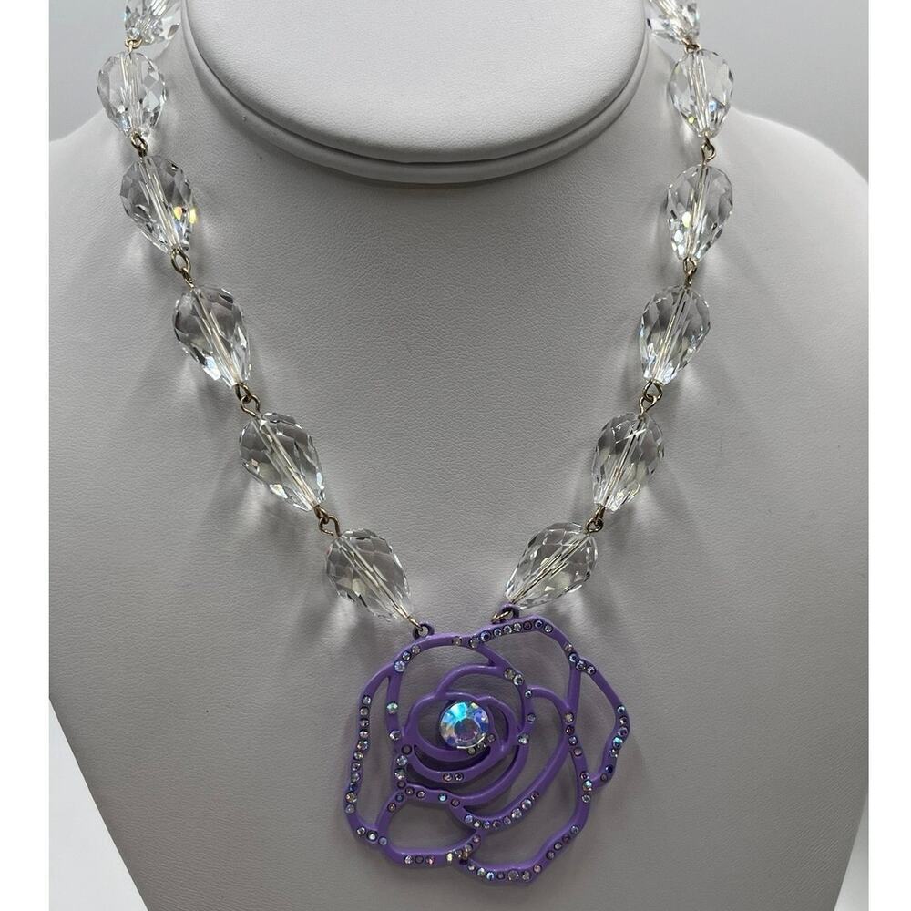Betsey Johnson Flower Show
Purple Pave Flower Faceted Clear Crystal Necklace new